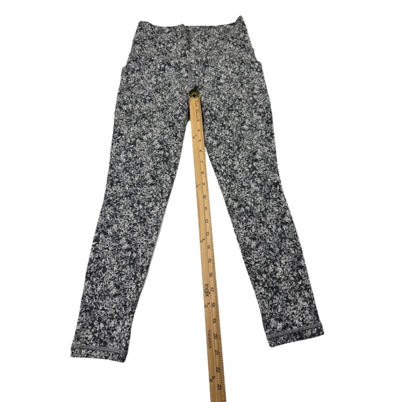 Athleta Salutation Stash Pocket Textured 7/8 Tight Legging Black Printed XS - Picture 9 of 11